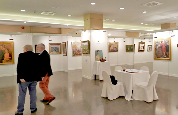 Vista general de la exposición de pintura española del siglo XX organizada por Lorenart En Vitoria Gasteiz